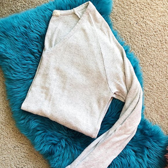 Brandy Melville Sweaters - BRANDY MELVILLE SOFT SWEATER